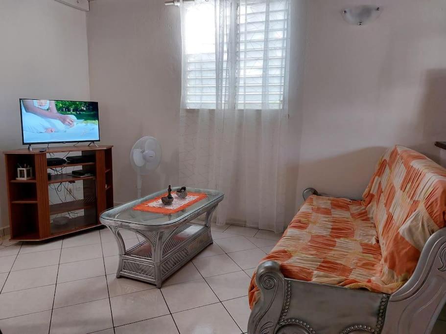 La Petite Maison, Spacieuse, Avec Jardin / Parking Sainte-Rose Zewnętrze zdjęcie