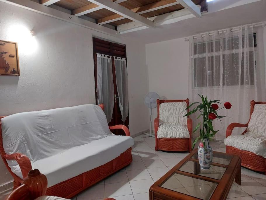 La Petite Maison, Spacieuse, Avec Jardin / Parking Sainte-Rose Zewnętrze zdjęcie